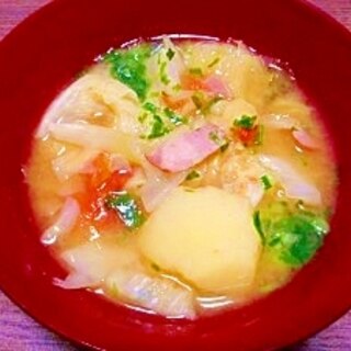 キャベツたっぷり☆トマト味噌汁